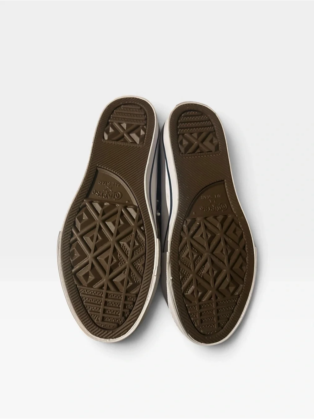 Converse comfortable low